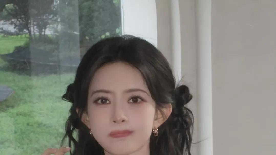 孟子义粉色美照：温柔与甜美交织的梦幻时刻