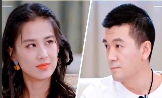 倪萍说：我挺敬佩黄圣依，也特别喜欢她。

她那么爱美的姑娘，那么多宝石、那么多首