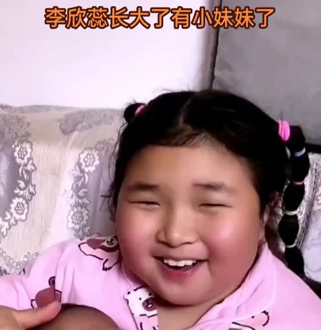 李欣蕊长大了，有小妹妹了。
2024.7.27往年今日。