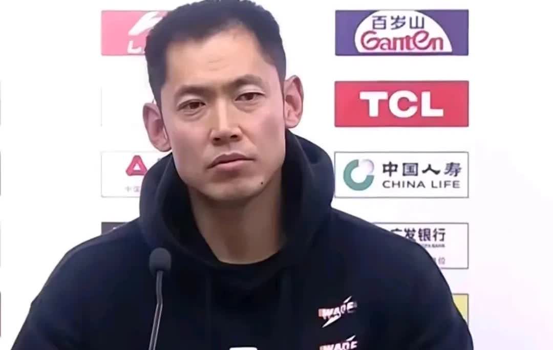 张庆鹏刚带队打两场比赛就遭遇下课危机，属实是难以置信，更离谱的是北控队这两场的表
