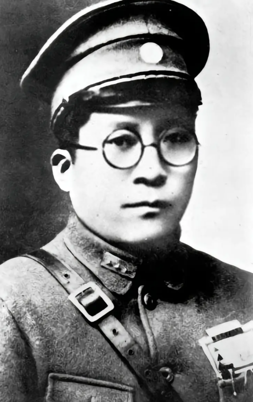 1949年，毛人凤问蒋介石：“关押了11年的杨虎城该怎么处理？”蒋介石看了毛人凤