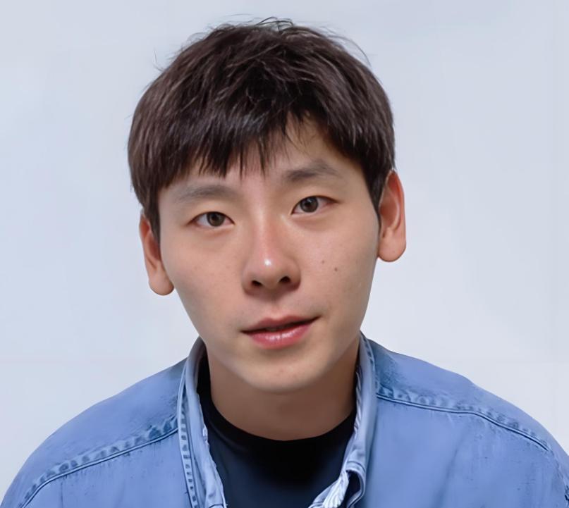 2022年拍《漫长的季节》，秦昊把蒋奇明推到导演面前:“这是个宝藏级男演员，你请