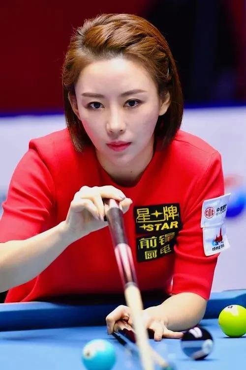 43岁“九球天后”潘晓婷身价40亿，却至今单身。父亲承认：管太严害了她。
潘晓婷