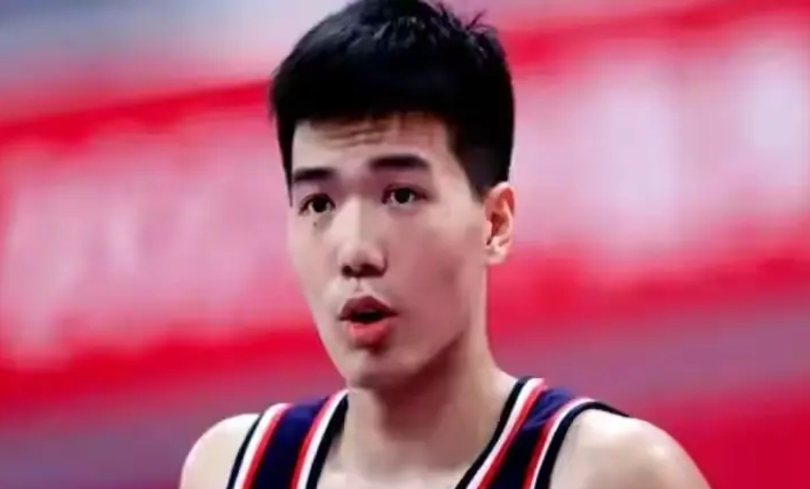 徐昕在跟杜峰发生矛盾后提出交易，广东马上将他摆上货架，但是徐昕交易价值不高，目前