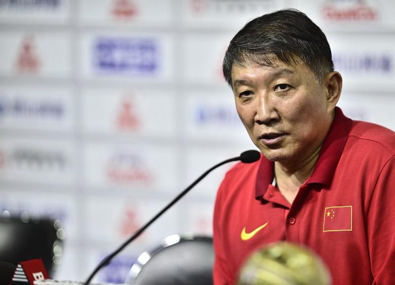 ——宫鲁鸣不宜担任中国女篮主教练的几点理由
1，年龄偏大，老眼昏花。澳队主教练5