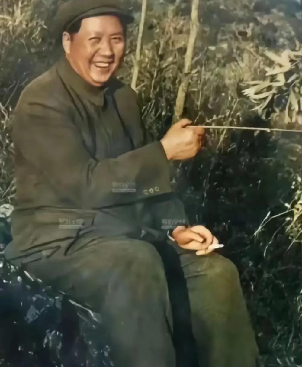 他老人家笑了，朴实、善良、慈祥、和蔼、可爱、可亲。
博览群书，腹有诗书气自华，才