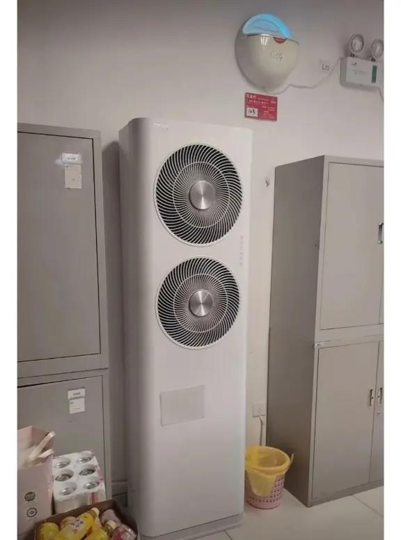 救命！公司新空调把我整不会了

咱公司换空调啦！老板说花一万多买的，这造型我