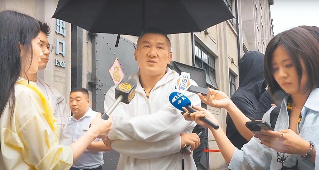 民进党应调整一些观念
台湾网红馆长陈之汉自诩为和平天使，且在这次大陆首行扮演好称