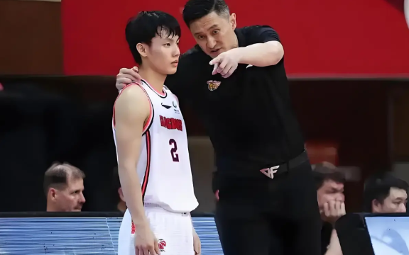 徐杰感谢郭士强！
虽然无缘中国男篮大名单，但徐杰仍然表达对郭士强的感谢！徐中锋感