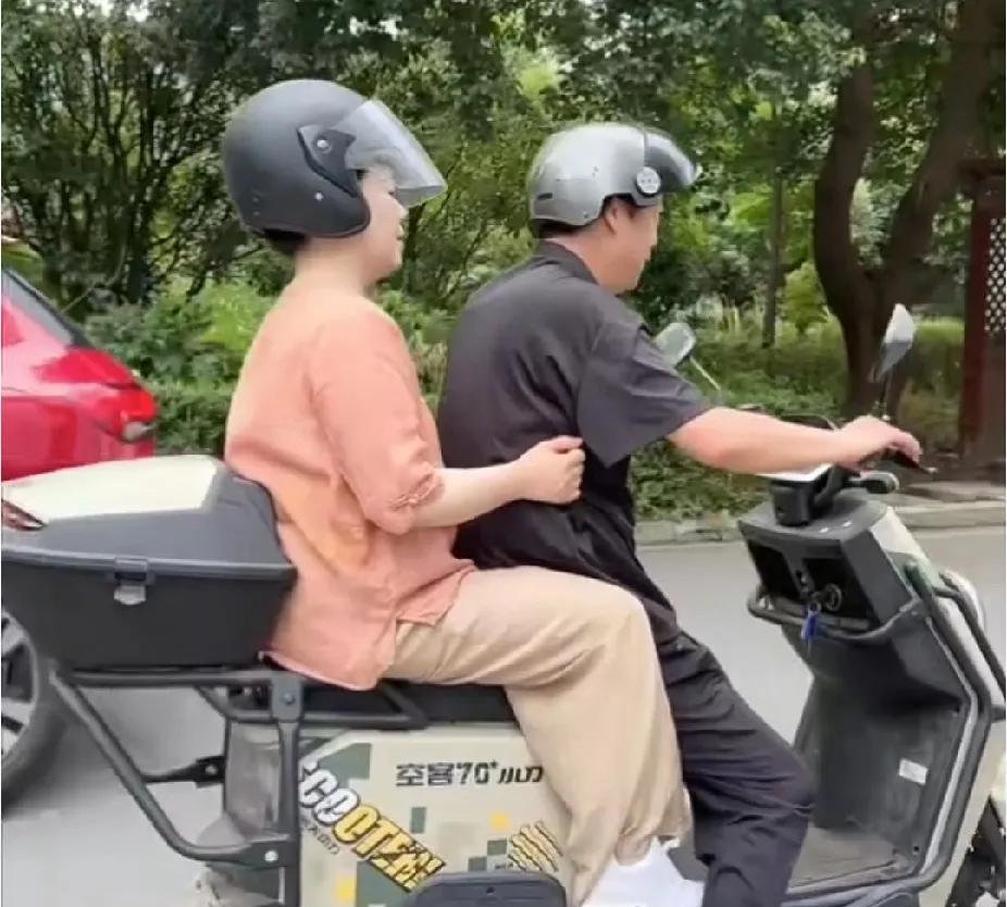 柴桑大姐直播告诉大家，九一户里有乾坤，九一户里有秘密！
大姐说：因为52的事情才