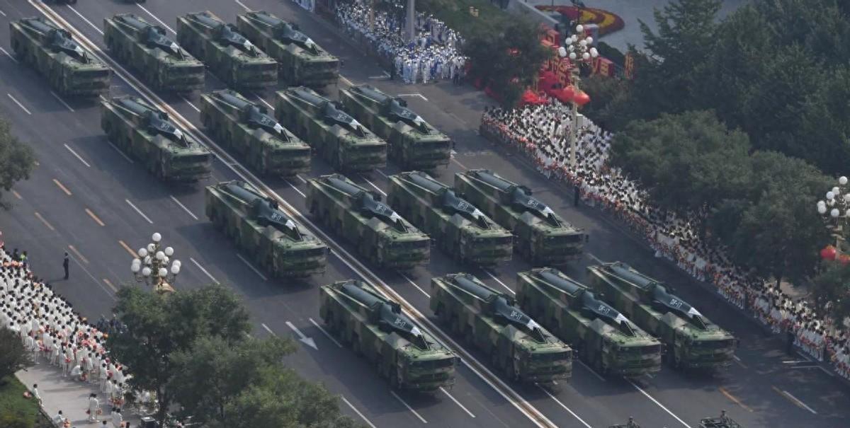 东风-41都得坐小孩那桌？今年“九·三”阅兵，让全球都开开眼界！
距离“九.三”