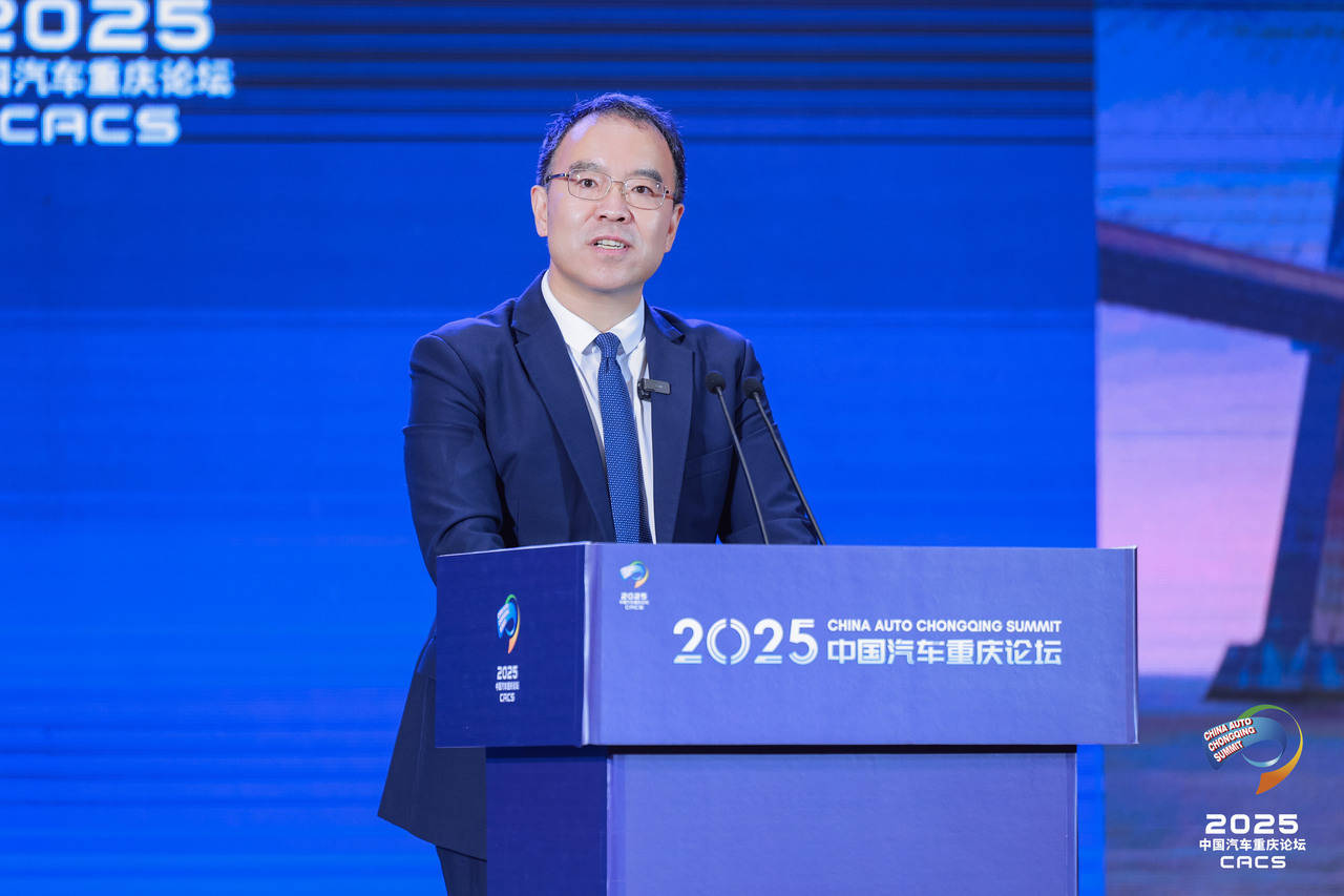 近日，比亚迪李云飞总在微博中强调：“欢迎同行监督”，但坚决反对“诋毁抹黑”