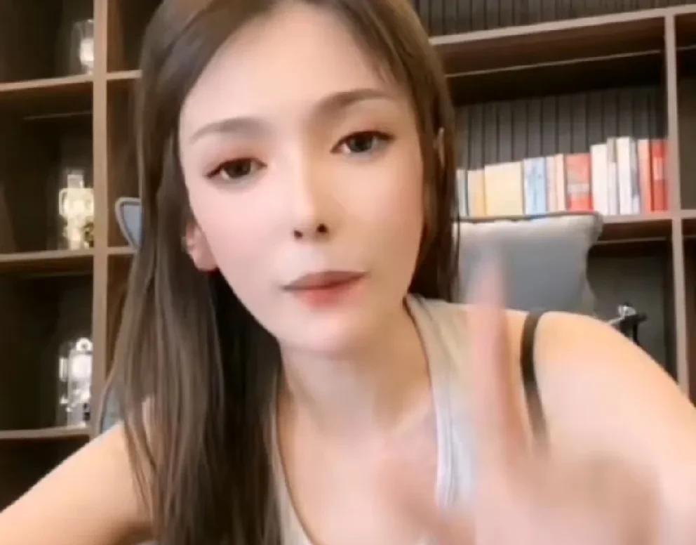 老狗前妻白雨回应浴室有个光着膀子的男人，是我弟弟！
         白羽回应光