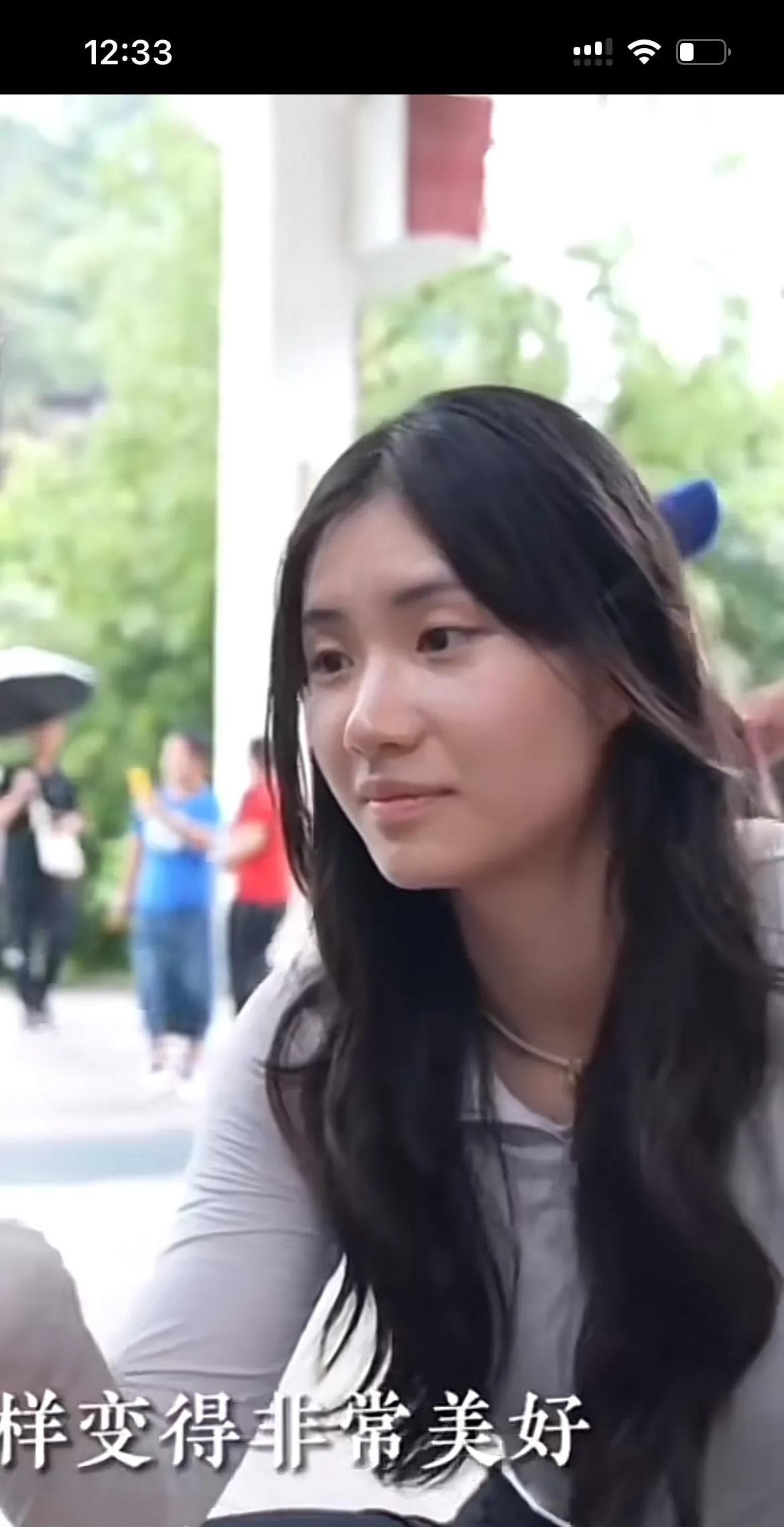 夏思颖敢素颜出门，谁给的勇气啊，跟我吴燕妮美女真的没法比，这个脸蛋太大众化，压根