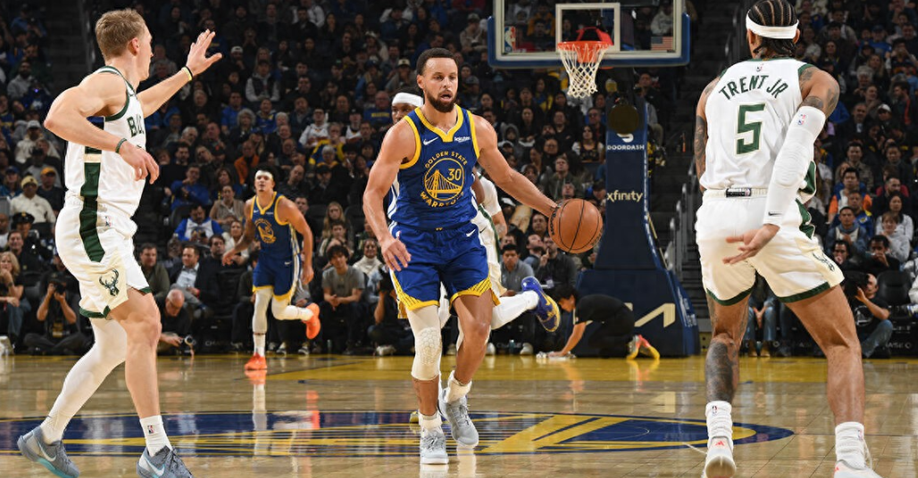 金州勇士主场以120-113力克密尔沃基雄鹿避免连败，库里31分7篮板7助攻，梅