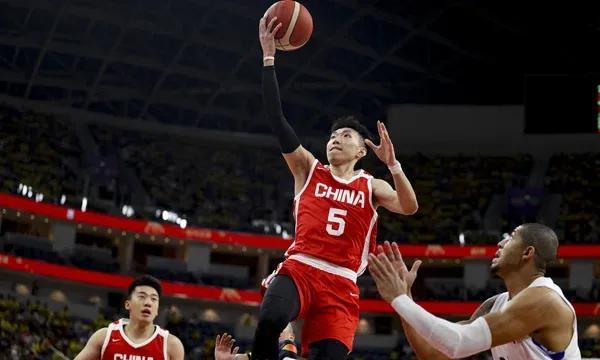 四星高中生竟然闪耀中国CBA：中国男篮热身赛的最大收获就是发现了一颗耀眼的新星王