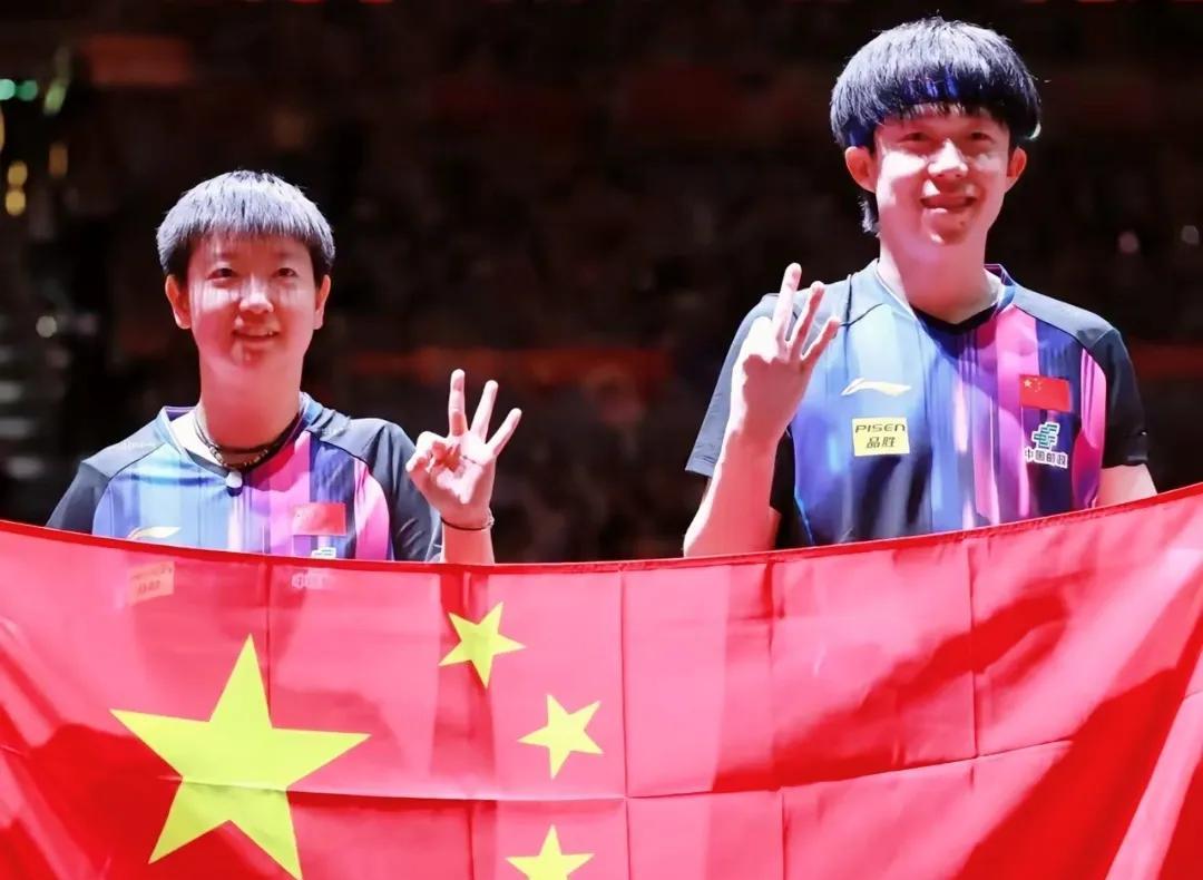 国乒荣耀！五星红旗见证辉煌
在多哈世乒赛，王楚钦和孙颖莎再度创造历史，实现混双三