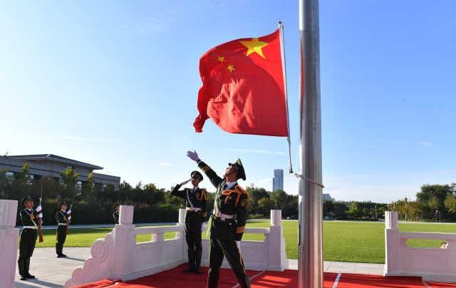 [浮云]中国的国歌该不该换掉？近几年，网上有些人开始说奥运会升旗听国歌时总觉得有