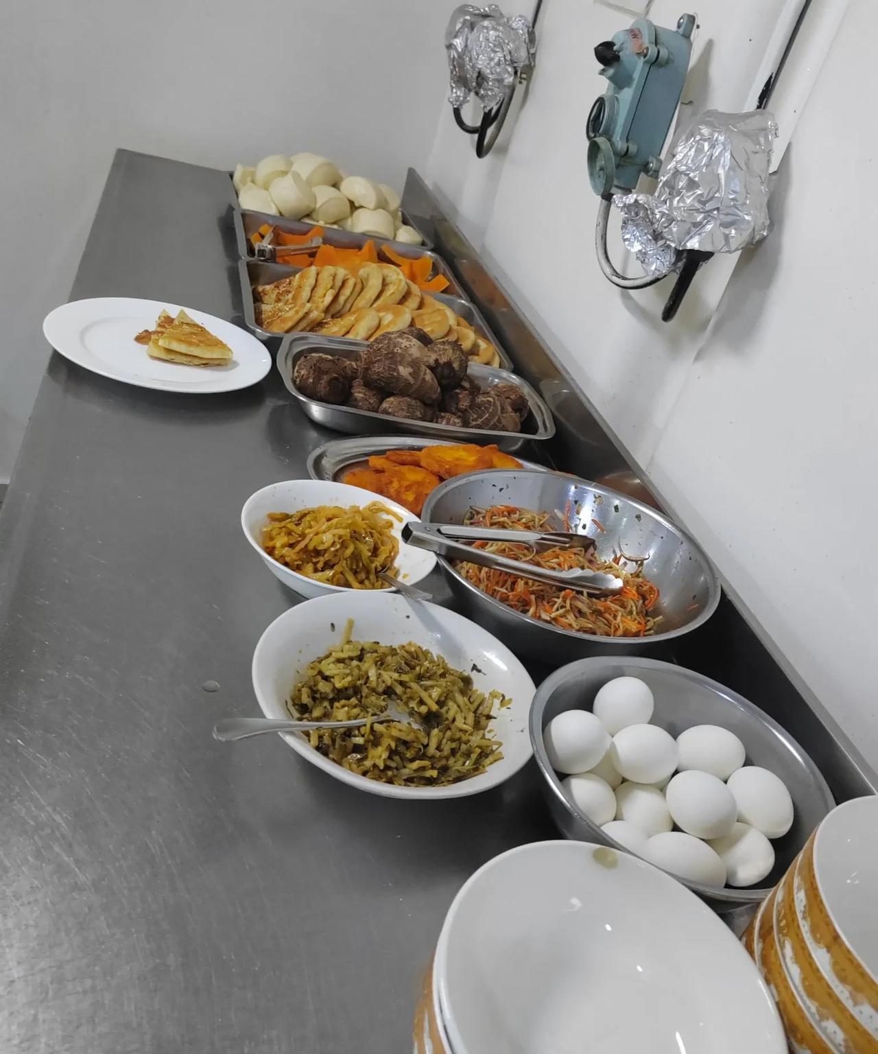 今天的早餐全部做完时已经6：50分了，趁热赶紧给大副送上去，因为今天有点晚了，就