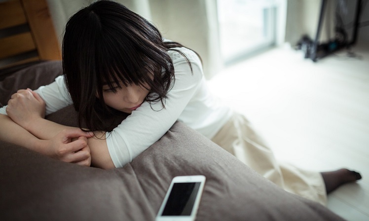 男人不爱了，这6个表现最明显：
1、在家里很沉默，不跟你分享生活和心事，连废话也