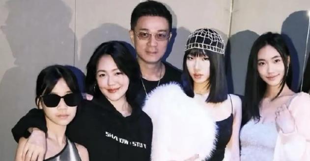 💔小S今年复工无望？友人曝其失去大S后难展笑颜
据台媒报道，小S友人透露，自从