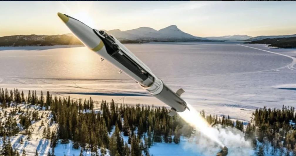 路透社报道，美国准备恢复向乌克兰供应陆射小直径远程炸弹（GLSDB）。此前，为了