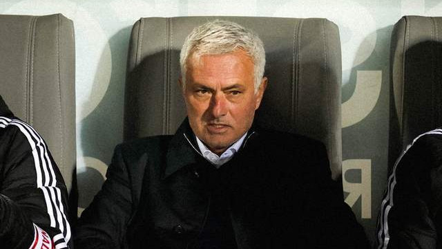 穆里尼奥暂停新闻发布会，并保持沉默，与名宿女儿一起力挺米兰传奇