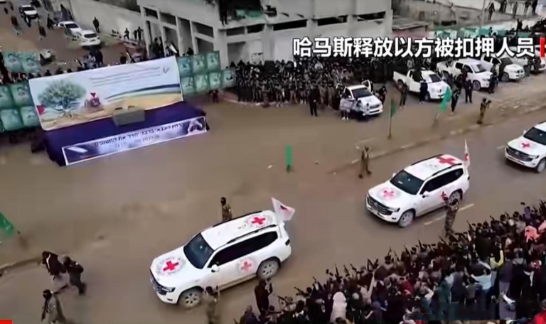 埃及斡旋下，巴以换囚行动启动。凌晨消息显示，原本上周就应释放的巴勒斯坦人终于要获