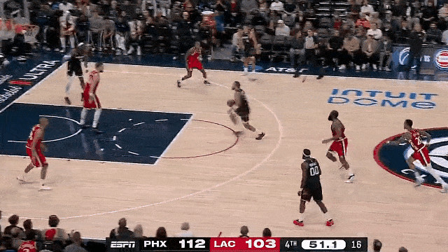 狄龙快攻跑篮打进，太阳还剩1分钟领先快船11分