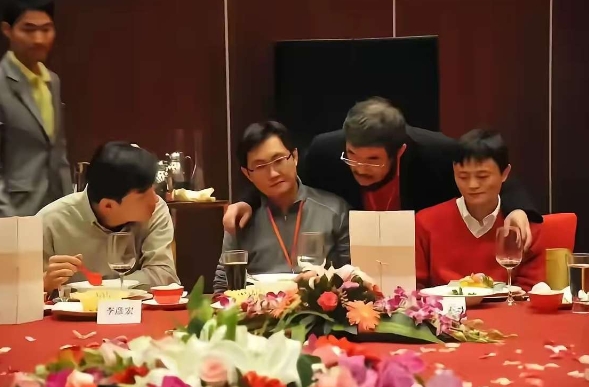 这位大佬是谁？能够这样
