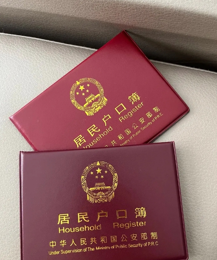离婚之后遇到我现在的老公，我带着女儿嫁给他。海娜女儿改了现在老公的姓氏无语的是我