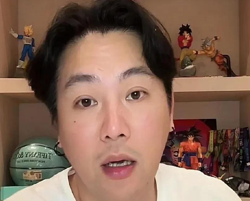 直播间的弹幕直接炸锅了！

台湾博主爆料引发了一场关于陶晶莹的讨论，简直让人瞠目