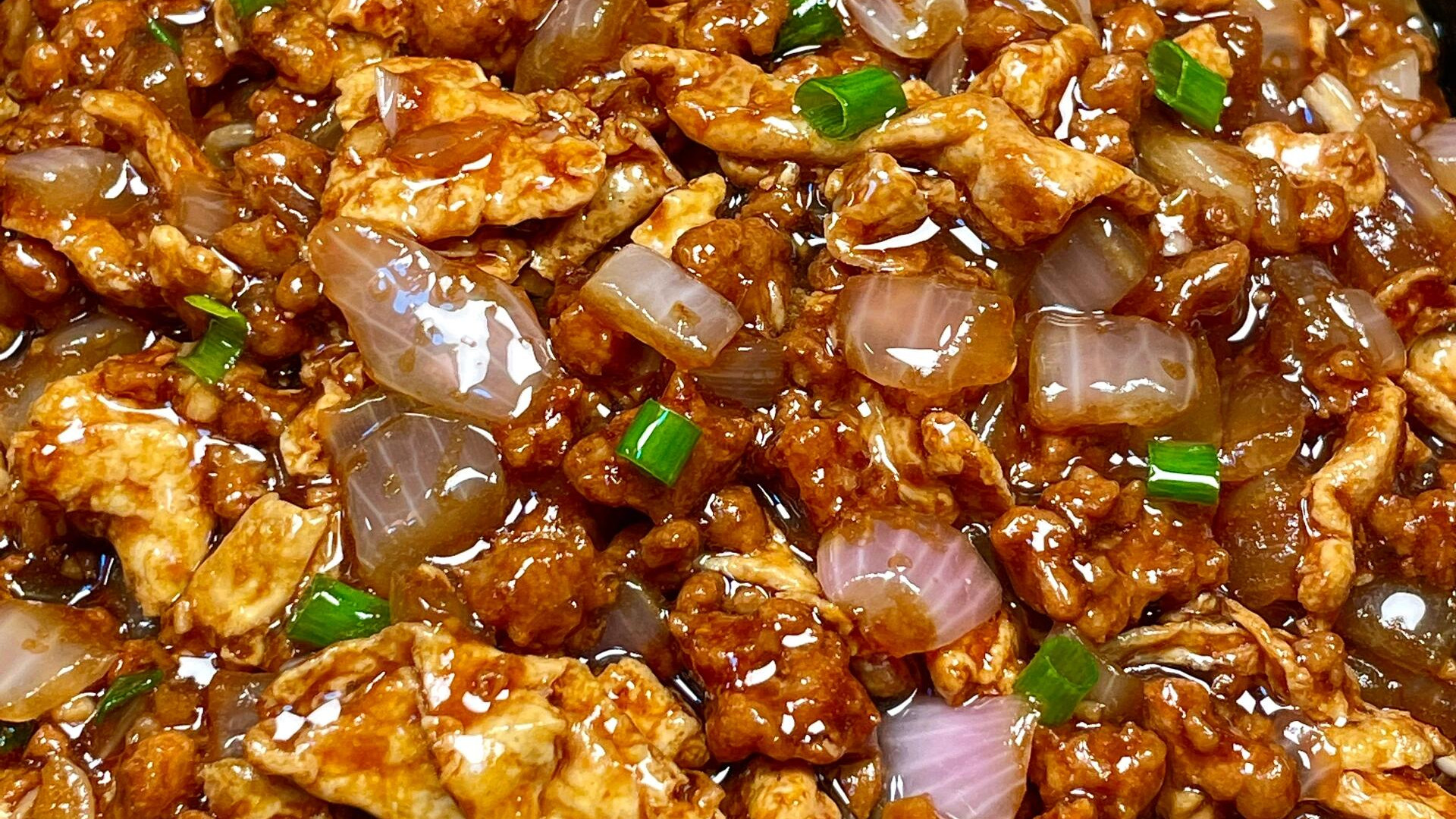 鸡蛋肉末炒洋葱：藏在烟火里的治愈小确幸