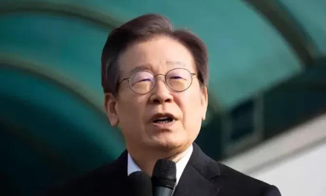 李在明彻底生气了！
就在昨天，3月19日，李在明怒斥崔相穆是个“现行犯，明知道违