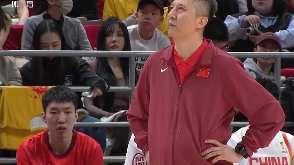 亚预赛，中国男篮一度落后18分，不如亚洲杯那套阵容！