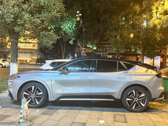 像不像一个妈生的
我21年买的纯油车，顶配，该有的配置都有了，L2。怎么感觉现在