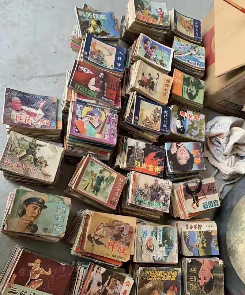当初价值连城的连环画小人书，如今变为废纸。
现在一个很残酷的事实就是，你当成宝贝
