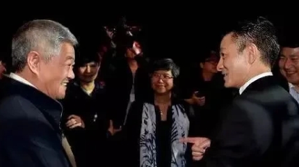 2000年，是个千禧之年，刘德华应邀来到东北举行演唱会，当时定下的目的地本来是辽