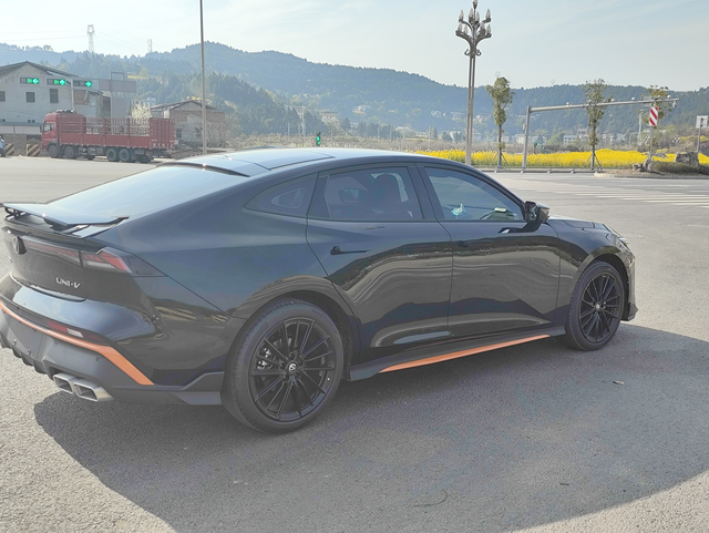 25款首批车主来啦
25款首批车主来啦，开了一个星期了，谈一下感受，因为我基本上