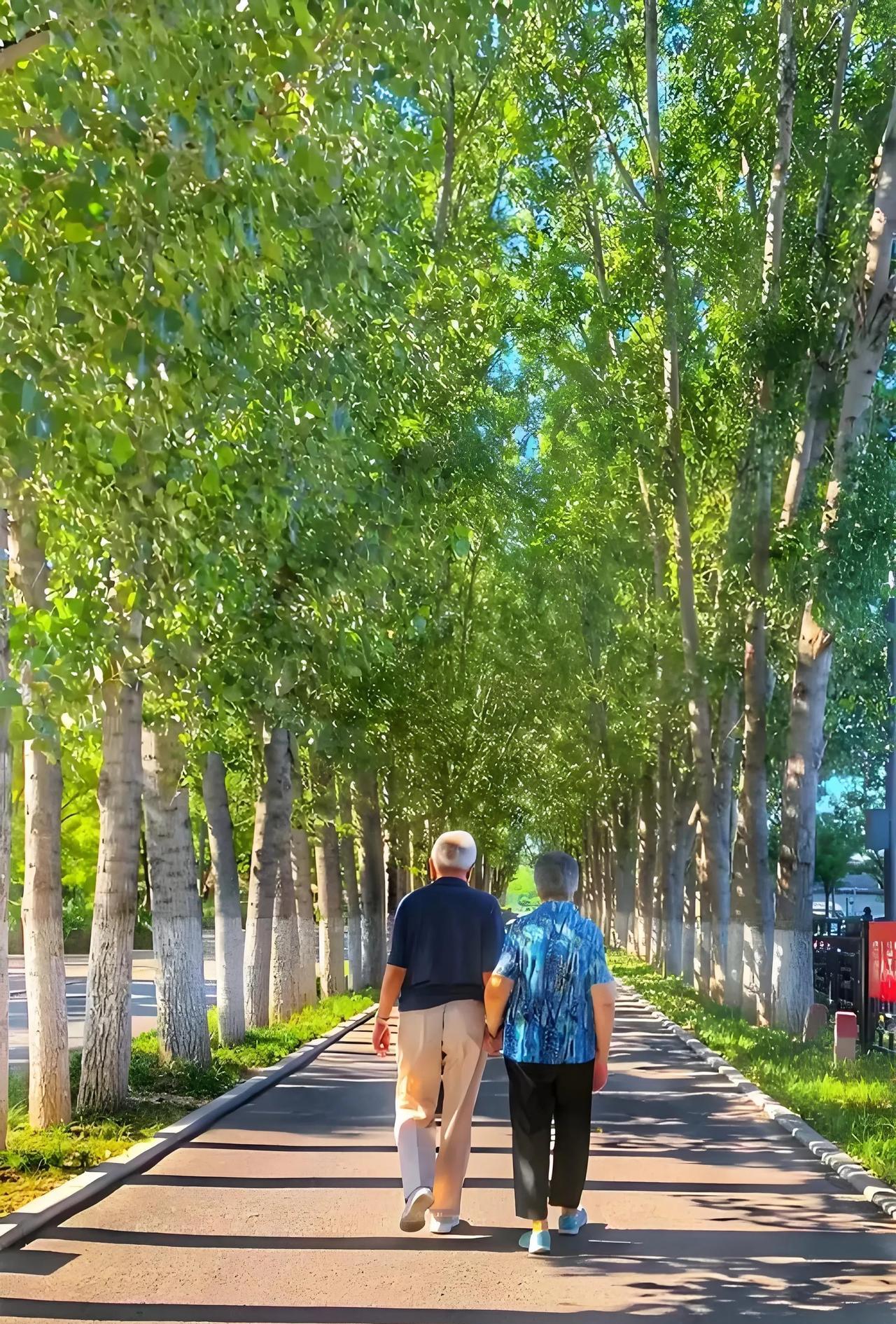 新华社快讯上涨2%
广大老年人期盼已久的退休金上涨终于今天明朗了，上涨2%！
2