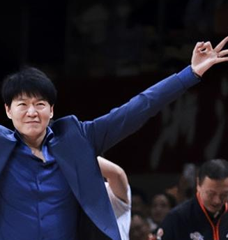 山东男篮主教练邱彪谈球队常规赛首战不敌北控，他表示：“我们上半场打完领先6分，篮