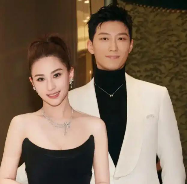 打破离婚传闻！窦骁和何超莲亲密互动，全是爱意！

5月9日凌晨，窦骁卡点为何超莲