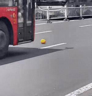 这个柚子看起来很熟。