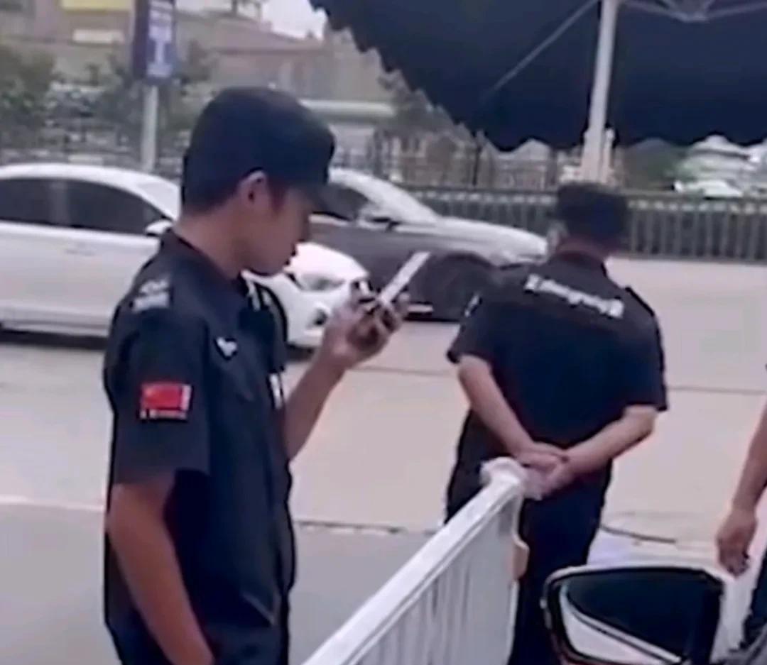 当保安别整天怕这怕那，想多了就是纯属瞎操心。谁还不是摸着石头过河呢。明天的事天知
