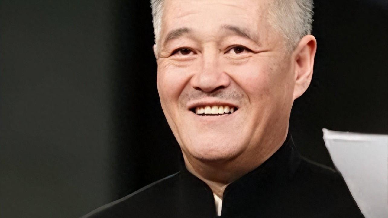 他离开舞台后，赵本山为其不惜与央视产生分歧，可见他在赵本山心中意义重大