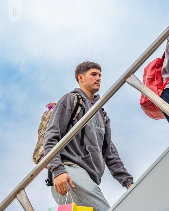 看到了现在谢泼德的发挥，让我们觉得范弗里特在火箭队当中才是这样的表现，阿门汤普森