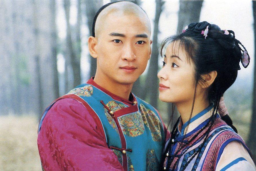吴某凡锒铛入狱后，曾经的“奶油小生”代表人物周杰罕见发布动态，疑似嘲讽吴某凡等仗