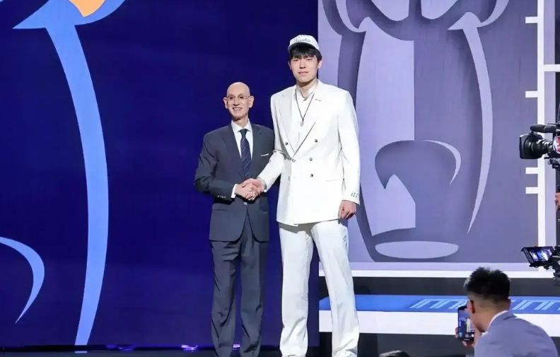 杨瀚森都获得了NBA选秀的第16顺位，上赛季和他旗鼓相当的余嘉豪没有参加选秀确实