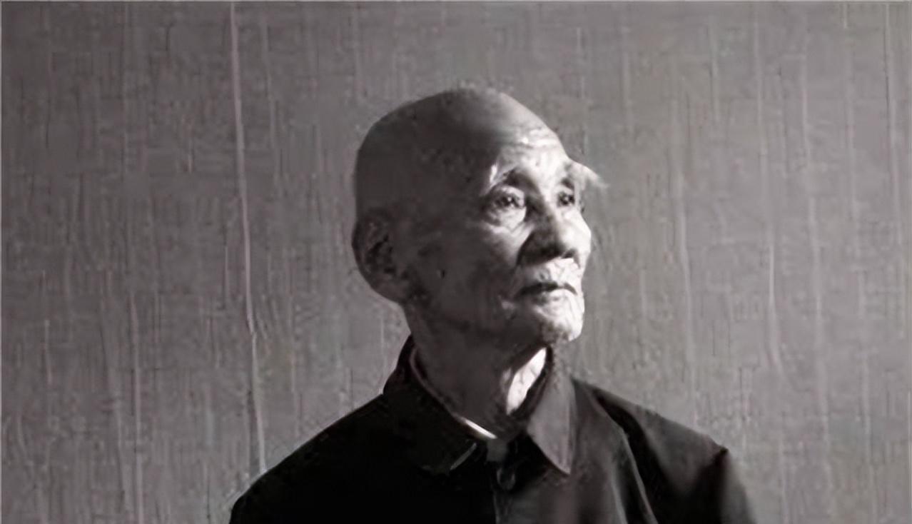 1946年，6000名解放军被三万敌人包围，为防止机密泄露，旅长果断下令烧毁全部