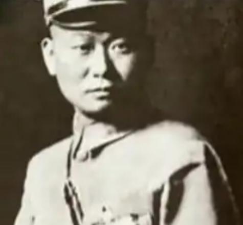 1949年10月，国民党上将刘峙携姨太太黄佩芬及子女抵达香港，依靠搜刮的财富过着